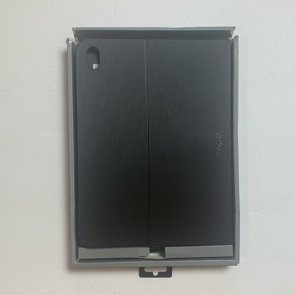 ZAGG Messenger Folio Tablet Keyboard 11 Inch iPad Pro Bluetooth Protect Case - Picture 2 of 4